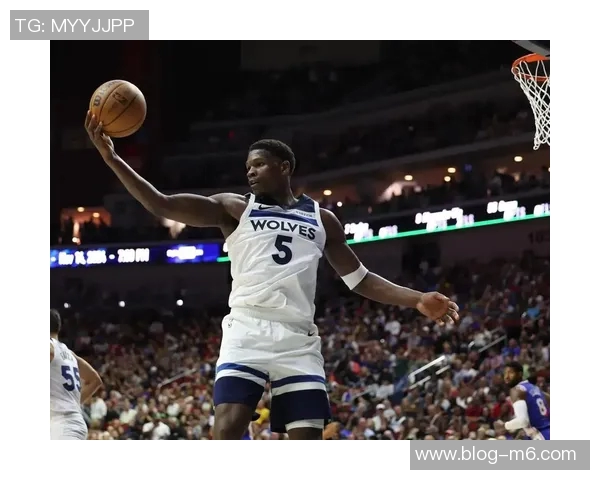 爱德华兹半场火力全开16投10中狂砍29分三分球命中率高达60